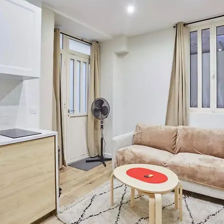 Luxurys Notre Dame Apartment