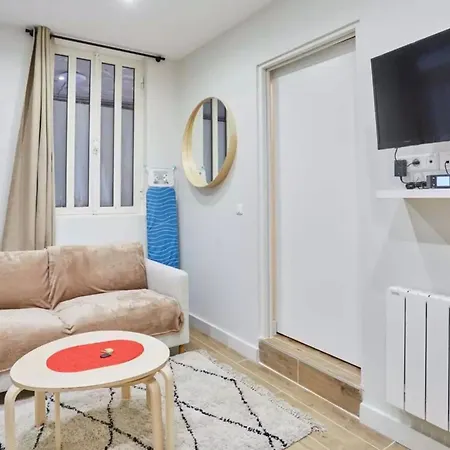 Luxurys Notre Dame Apartment Paris