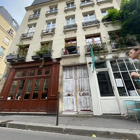 Luxurys Notre Dame Apartment *