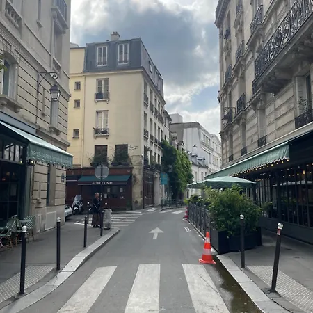 Luxurys Notre Dame Apartment Paris